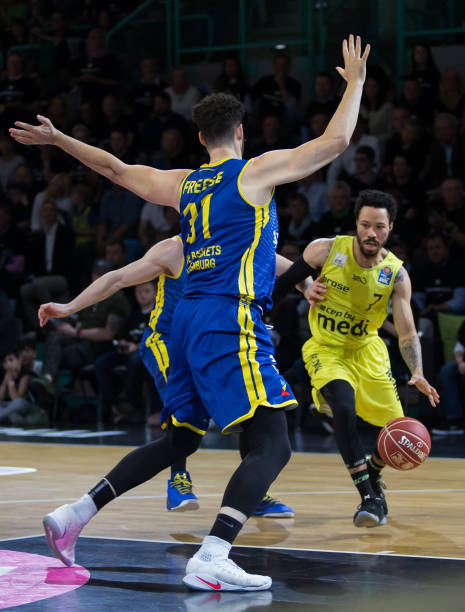 艰难逆境中 艰难逆境中